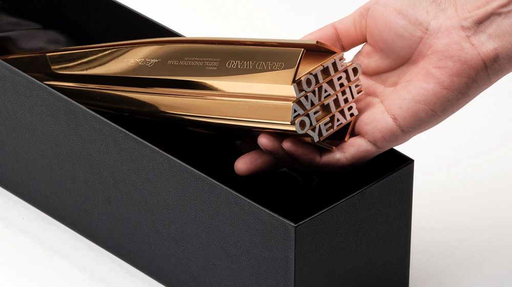 Tour de lumière : LOTTE Award Trophy | 2023