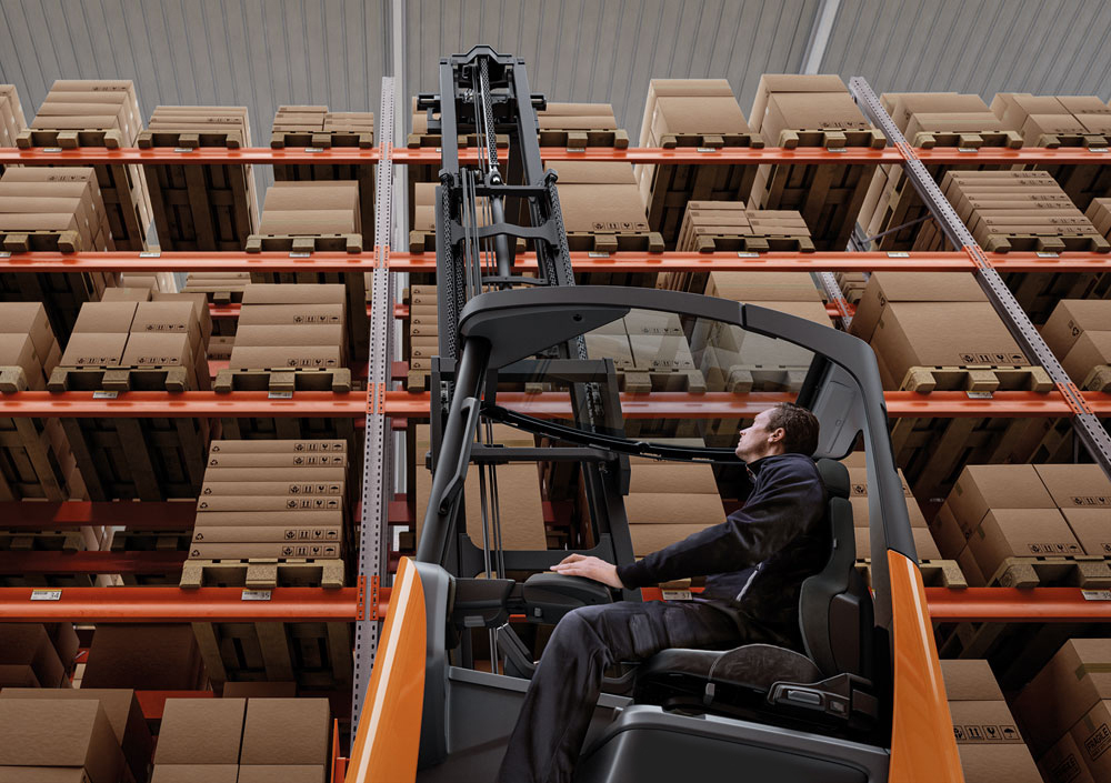 Toyota Moving Mast Reach Truck | 2021 