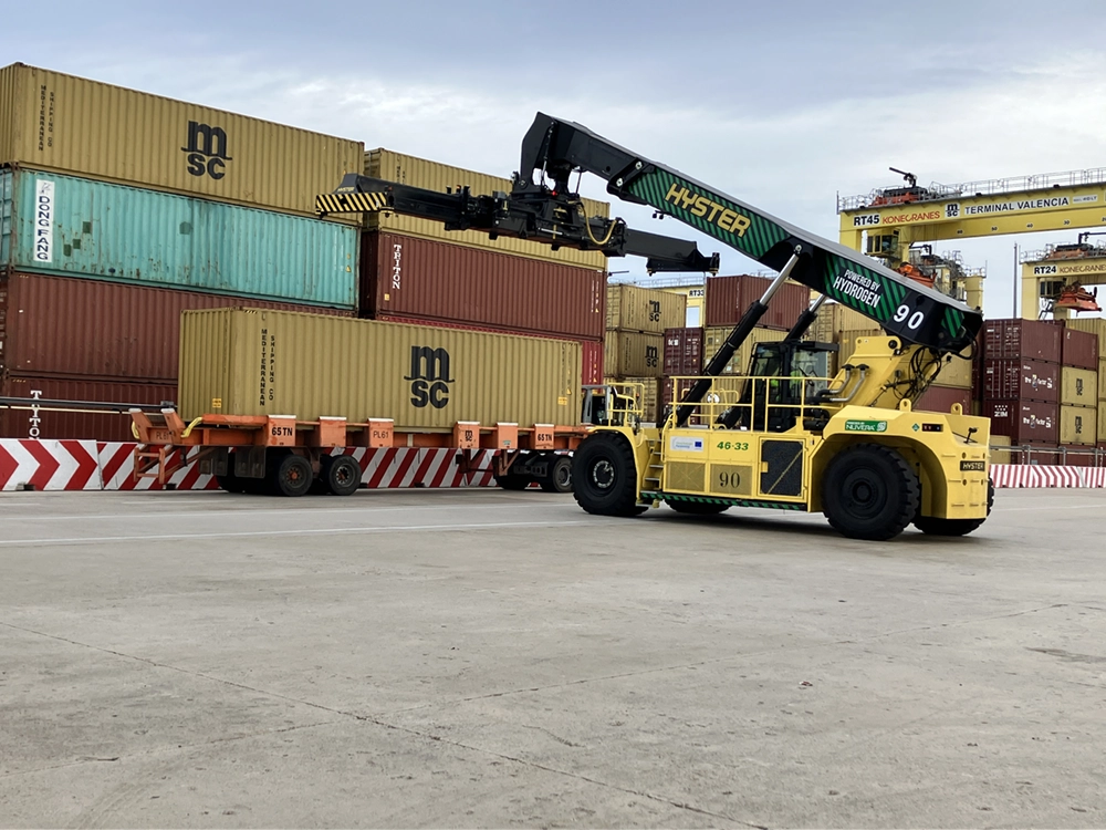 Hyster Hydrogen Fuel Cell-Powered ReachStacker Forklift | 2021-2023