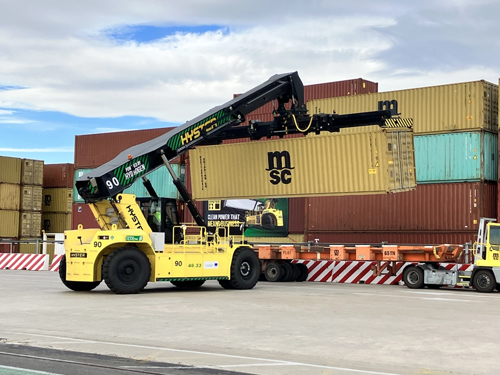 Hyster Hydrogen Fuel Cell-Powered ReachStacker Forklift | 2021-2023