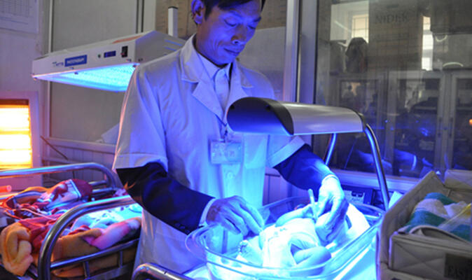 Firefly Newborn Phototherapy, 2014 by Design that Matters